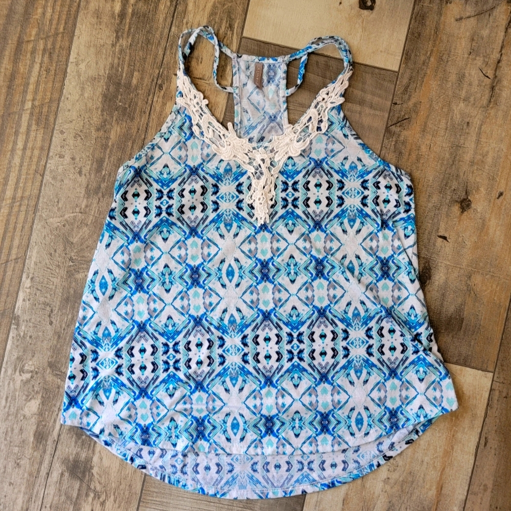 Size large top